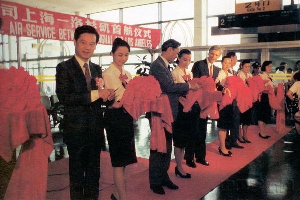 1991年8月6日，东航第一条远程国际航线上海一洛杉矶航线正式开航。