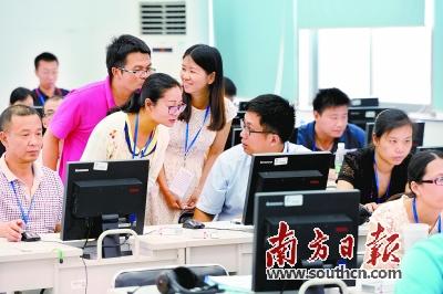 探访高考阅卷现场 同一道题批阅2000多次