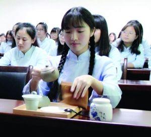 江苏师大开办女子学堂学生穿民国装上课(图)