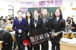 穿上正装的女生更优雅成熟了；男生常常被女生夸奖长得帅。